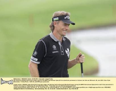 Der deutsche Golfprofi Bernhard Langer während der BMW International Open 2012 im Golfclub Lärchenhof in Pulheim bei Köln am Mittwoch, 20. Juni 2012. Foto: Peter Brenneken TriAss-Photo