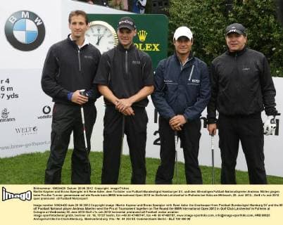 Martin Kaymer und Bruno Spengler mit Rene Adler, dem Torhüter von Fußball-Bundesligist Hamburger SV, und dem 85-maligen Fußball-Nationalspieler Andreas Möller gingen beim Pro-Am Turnier gemeinsam auf die Runde beim BMW International Open 2012 im Golfclub Lärchenhof in Pulheim bei Köln am Mittwoch, 20. Juni 2012.