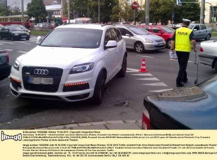 Warschau, 19.06.2012 - Verkehrsunfall von Anna Stachurska (Polen), Freundin von Robert Lewandowski (Polen Borussia Dortmund BVB), mit dessen Audi Q7  EN_01034218_0008