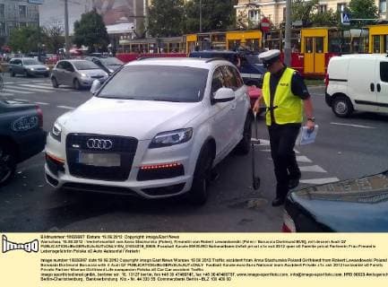 Warschau, 19.06.2012 - Verkehrsunfall von Anna Stachurska (Polen), Freundin von Robert Lewandowski (Polen Borussia Dortmund BVB), mit dessen Audi Q7  EN_01034218_0009