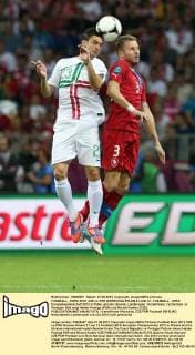 FUSSBALL - EURO 2012, CZE vs POR WARSCHAU,POLEN,21.JUN.12 - FUSSBALL - UEFA Europameisterschaft 2012 in Polen und der Ukraine, Länderspiel, Viertelfinale, Tschechien vs Portugal. Bild zeigt Helder Postiga (POR) und Michal Kadlec (CZE). 