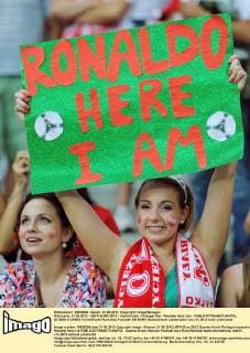 Warszawa, 21.06.2012 - UEFA EURO 2012 - Viertelfinale - Portugal Fan - Ronaldo here I am -  20120621LUK009