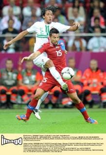 Warszawa, 21.06.2012 - UEFA EURO 2012 - Viertelfinale - Tschechien vs Portugal - BRUNO ALVES, MILAN BAROS -  20120621LUK020
