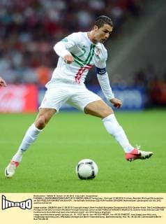 FUSSBALL EUROPAMEISTERSCHAFT 2012 VIERTELFINALE Tschechien - Portugal 21.06.2012 Cristiano Ronaldo (Portugal) Einzelaktion am Ball 