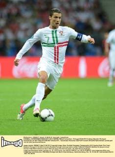 FUSSBALL EUROPAMEISTERSCHAFT 2012 VIERTELFINALE Tschechien - Portugal 21.06.2012 Cristiano Ronaldo (Portugal) Einzelaktion am Ball 