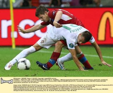 FUSSBALL - EURO 2012, CZE vs POR WARSCHAU,POLEN,21.JUN.12 - FUSSBALL - UEFA Europameisterschaft 2012 in Polen und der Ukraine, Länderspiel, Viertelfinale, Tschechien vs Portugal. Bild zeigt Vaclav Pilar (CZE) und Joao Pereira (POR). 