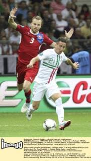 21.06.2012, Warszawa - UEFA EURO 2012 - Viertelfinale - Tschechien vs Portugal - MICHAL KADLEC ( L) JOAO PEREIRA ( R) -  20120621CSKP4007