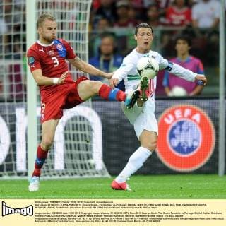 Warszawa, 21.06.2012 - UEFA EURO 2012 - Viertelfinale - Tschechien vs Portugal - MICHAL KADLEC, CRISTIANO RONALDO -  20120621LUK041
