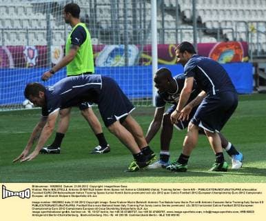 Krakau: Mario BALOTELLI, Antonio DI NATALE haben ihren Spass mit Antonio CASSANO (Italia). Training Italien - Serie 6 8 - allexsabba