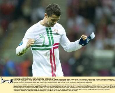 Cristiano RONALDO (POR) jubelt über den Sieg, Jubel, jubeln, Freude, cheers, Schlussjubel, Gestik, Geste, halbe Figur, Halbfigur, Viertelfinale, Spiel 25, Tschechische Republik (CZE) - Portugal (POR) 0:1, am 21.06.2012 in W A R S C H A U P o l e n Fussball UEFA EURO 2012 P o l e n U k r a i n e vom 08.06. - 01.07.2012.