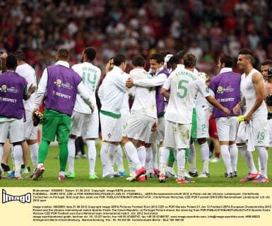 FUSSBALL - EURO 2012, CZE vs POR WARSCHAU,POLEN,21.JUN.12 - FUSSBALL - UEFA Europameisterschaft 2012 in Polen und der Ukraine, Länderspiel, Viertelfinale, Tschechien vs Portugal. Bild zeigt den Jubel von POR. 