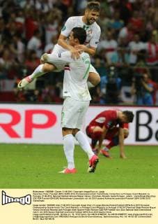 Warschau, Polen, Fussball UEFA, EURO 2012, Europameisterschaft, Viertelfinale, Tschechien vs Portugal, Czech Republic vs Portugal, 21.06.2012, National Stadium Warsaw Miguel Veloso, Christiano Ronaldo, beide Portugal , jubeln,