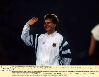 Siegerehrung Speerwerfen - Olympiasiegerin Silke Renk (GER)