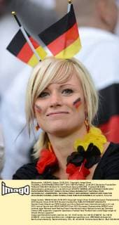FUSSBALL EUROPAMEISTERSCHAFT 2012 VIERTELFINALE 22.06.2012 Deutscher Fussballfan 