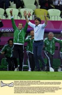 22.06.2012, Fussball Europameisterschaft 2012, Viertelfinale, Deutschland - Griechenland, in der PGE-Arena Danzig (Polen). Trainer Joachim Löw (re, Deutschland) regt sich auf.