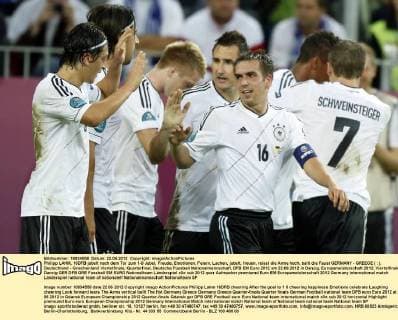 Philipp LAHM, 16DFB jubelt nach dem Tor zum 1-0 Jubel, Freude, Emotionen, Feiern, Lachen, jubelt, freuen, reisst die Arme hoch, ballt die Faust GERMANY - GREECE ( : ), Deutschland - Griechenland Viertelfinale, Quarterfinal, Deutsche Fussball Nationalmannschaft, DFB EM Euro 2012 am 22.06.2012 in Danzig, Europameisterschaft 2012