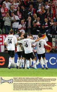 FUSSBALL - EURO 2012, GER vs GRE DANZIG,POLEN,22.JUN.12 - FUSSBALL - UEFA Europameisterschaft 2012 in Polen und der Ukraine, Länderspiel, Viertelfinale, Deutschland vs Griechenland. Bild zeigt den Jubel von GER mit Holger Badstuber, Sami Khedira und Mats Hummels (GER). 