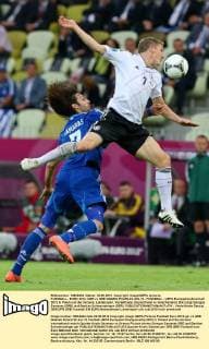 FUSSBALL - EURO 2012, GER vs GRE DANZIG,POLEN,22.JUN.12 - FUSSBALL - UEFA Europameisterschaft 2012 in Polen und der Ukraine, Länderspiel, Viertelfinale, Deutschland vs Griechenland. Bild zeigt Giorgos Samaras (GRE) und Bastian Schweinsteiger (GER). 