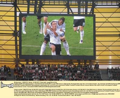 Fußball EURO 2012 Deutschland - Griechenland am 22.06.2012 in der PGE-Arena in Danzig Die Anzeigentafel zeigt das 1:0 für Deutschland