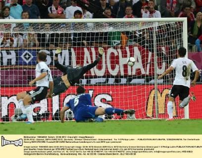 22.06.2012 - Gdansk, UEFA EURO 2012. Germany - Greece Deutschland - Griechenland; Tor 1:0 Philipp Lahm -  120622WAN016