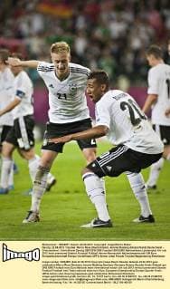 Danzig, 22.06.2012 Torjubel: Marco Reus (Deutschland), Jerome Boateng (Deutschland) Deutschland - Griechenland