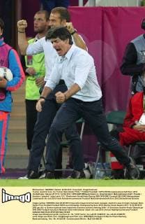 Trainer Joachim Löw, Co Trainer Hans Dieter Flick Fußball Fussball UEFA EM Europameisterschaft Euro 2012 Viertelfinale Saison 2011 12 22.06.2012 DFB GER BRDeutschland vs. Griechenland Nationalmannschaft Freude Emotion jubelnd Jubel nach 1:0