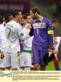 Fussball 21.06.2012 Europameisterschaften Viertelfinale Tschechien (CZE) - Portugal (POR) 0:1 Cristiano Ronaldo (Portugal, No.07) Petr Cech (Tschechien, TW, No.01)