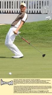Der letzte Put an Loch 18 geht knapp vorbei....Marcel Siem (GER) will den Ball noch reindenken BMW International Open 2012, Germany, Köln 23.06.2012, Golf Club Gut Lärchenhof, Puhlheim Köln Samstag