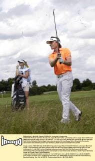 23.06.2012, Pulheim bei Köln: Bernhard Langer (R) mit Tochter und Caddy Jackie Langer beim Golfturnier BMW International Open auf Gut Lärchenhof.