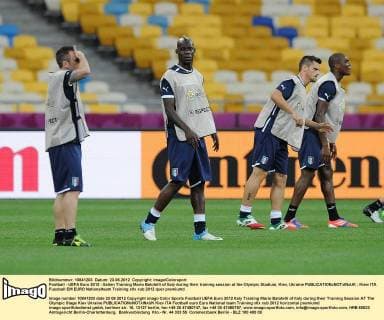 Football - UEFA Euro 2012 - Italien Training Mario Balotelli of Italy during their training session at the Olympic Stadium, Kiev, Ukraine 