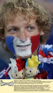 DONETSK, June 23, 2012 -- A fan for France reacts before the quarterfinal match at the Euro 2012 football championships in Donetsk, June 23, 2012. 