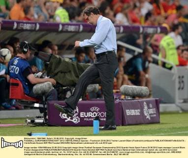 FUSSBALL EUROPAMEISTERSCHAFT 2012 VIERTELFINALE Spanien - Frankreich 23.06.2012 Trainer Laurent Blanc (Frankreich) enttäuscht 
