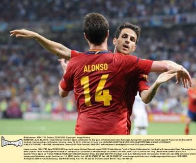 DONETSK, June 23, 2012 -- Xabi Alonso (front) of Spain celebrates for his goal with teammate Cesc Fabregas during their quarterfinal match against France at the Euro 2012 football championships in Donetsk, Ukraine, June 23, 2012. (Xinhua Li Yong) (lm) UKRAINE-DONETSK-EURO 2012-QUARTERFINALS-SPAIN VS FRANCE 