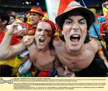 DONETSK, June 23, 2012 -- Fans of Spain react after the quarterfinal match at the Euro 2012 football championships in Donetsk, June 23, 2012. 