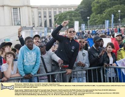 Französische Fans beim Public Viewing im Hyundai Fan Park Paris - 23 06 2012 JBAutissier 