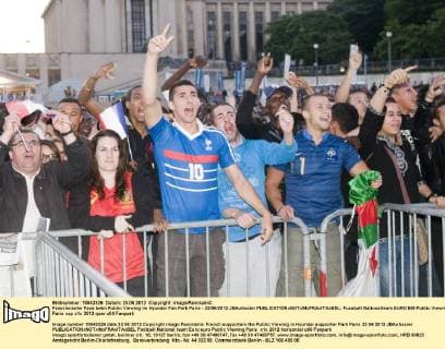 Französische Fans beim Public Viewing im Hyundai Fan Park Paris - 23 06 2012 JBAutissier 