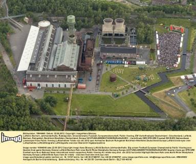 Luftbild, Bochum, Jahrhunderthalle, Rudelgucken, Grossleinwand, Fussball, Europameisterschaft, Public Viewing, EM Viertelfinalspiel Deutschland - Griechenland, Luftbild, Bochum, Ruhrgebiet, Nordrhein-Westfalen, Deutschland, Europa !ACHTUNGxMINDESTHONORARx60xEURO!