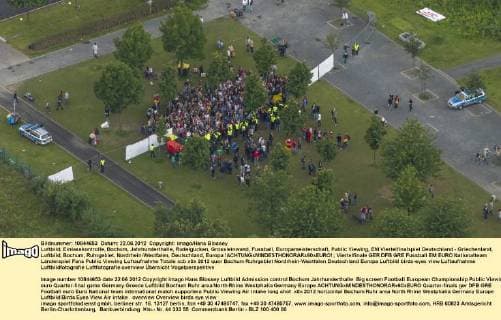Luftbild, Einlasskontrolle, Bochum, Jahrhunderthalle, Rudelgucken, Grossleinwand, Fussball, Europameisterschaft, Public Viewing, EM Viertelfinalspiel Deutschland - Griechenland, Luftbild, Bochum, Ruhrgebiet, Nordrhein-Westfalen, Deutschland, Europa !ACHTUNGxMINDESTHONORARx60xEURO!