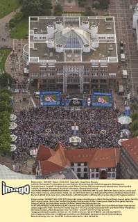 Luftbild, Dortmunder Friedensplatz vor dem Rathaus, Grossleinwände, Sicherheitsgassen, Rudelgucken, Grossleinwand, Fussball, Europameisterschaft, Public Viewing, EM Viertelfinalspiel Deutschland - Griechenland, Luftbild, Dortmund, Ruhrgebiet, Nordrhein-Westfalen, Deutschland, Europa !ACHTUNGxMINDESTHONORARx60xEURO!