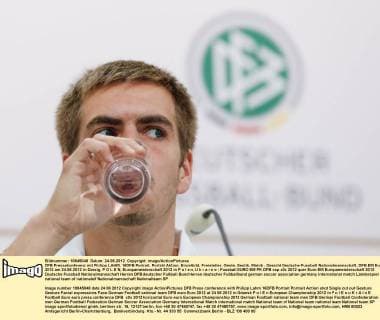 DFB Pressekonferenz mit Philipp LAHM, 16DFB Portrait, Porträt Aktion, Einzelbild, Freisteller, Geste, Gestik, Mimik , Gesicht Deutsche Fussball Nationalmannschaft, DFB EM Euro 2012 am 24.06.2012 in Danzig, P O L E N, Europameisterschaft 2012 in P o l e n, U k r a i n e