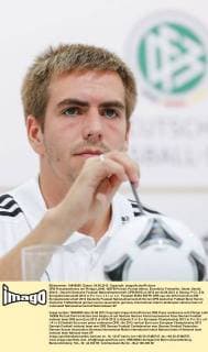 DFB Pressekonferenz mit Philipp LAHM, 16DFB Portrait, Porträt Aktion, Einzelbild, Freisteller, Geste, Gestik, Mimik , Gesicht Deutsche Fussball Nationalmannschaft, DFB EM Euro 2012 am 24.06.2012 in Danzig, P O L E N, Europameisterschaft 2012 in P o l e n, U k r a i n e