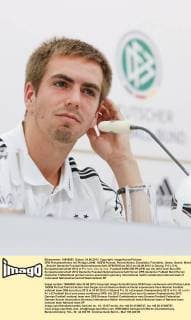 DFB Pressekonferenz mit Philipp LAHM, 16DFB Portrait, Porträt Aktion, Einzelbild, Freisteller, Geste, Gestik, Mimik , Gesicht Deutsche Fussball Nationalmannschaft, DFB EM Euro 2012 am 24.06.2012 in Danzig, P O L E N, Europameisterschaft 2012 in P o l e n, U k r a i n e
