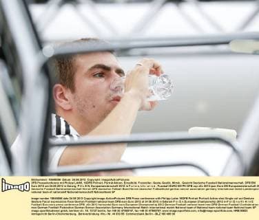 DFB Pressekonferenz mit Philipp LAHM, 16DFB Portrait, Porträt Aktion, Einzelbild, Freisteller, Geste, Gestik, Mimik , Gesicht Deutsche Fussball Nationalmannschaft, DFB EM Euro 2012 am 24.06.2012 in Danzig, P O L E N, Europameisterschaft 2012 in P o l e n, U k r a i n e