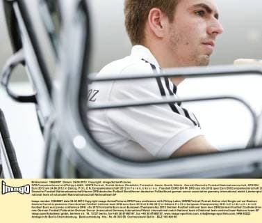 DFB Pressekonferenz mit Philipp LAHM, 16DFB Portrait, Porträt Aktion, Einzelbild, Freisteller, Geste, Gestik, Mimik , Gesicht Deutsche Fussball Nationalmannschaft, DFB EM Euro 2012 am 24.06.2012 in Danzig, P O L E N, Europameisterschaft 2012 in P o l e n, U k r a i n e