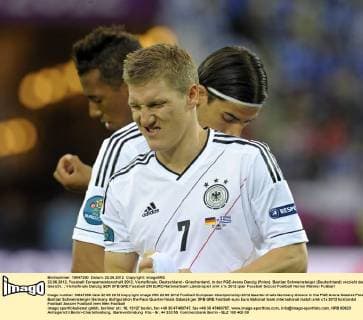 22.06.2012, Fussball Europameisterschaft 2012, Viertelfinale, Deutschland - Griechenland, in der PGE-Arena Danzig (Polen). Bastian Schweinsteiger (Deutschland) verzieht das Gesicht.