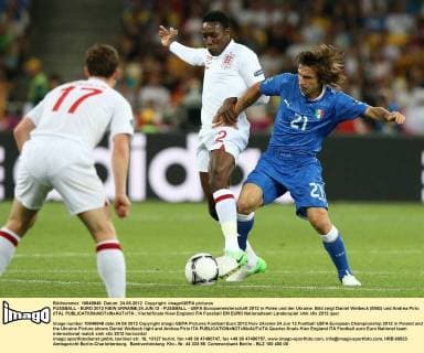 FUSSBALL - EURO 2012 KIEW,UKRAINE,24.JUN.12 - FUSSBALL - UEFA Europameisterschaft 2012 in Polen und der Ukraine. Bild zeigt Daniel Welbeck (ENG) und Andrea Pirlo (ITA). 