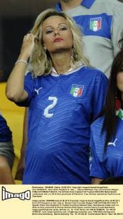 Kiev 24 06 2012 - Euro 2012 England vs. Italy -- Valeria Mettifogo, Frau von Christian Maggio - 