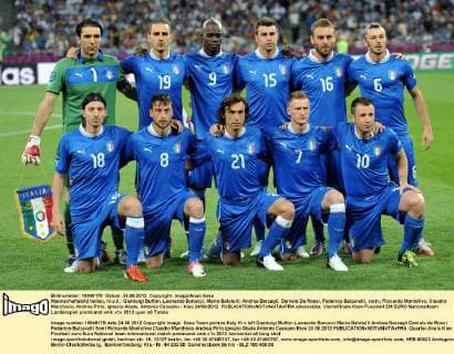 Mannschaftsbild Italien, hi.v.li.: Gianluigi Buffon, Leonardo Bonucci, Mario Balotelli, Andrea Barzagli, Daniele De Rossi, Federico Balzaretti, vorn:; Riccardo Montolivo, Claudio Marchisio, Andrea Pirlo, Ignazio Abate, Antonio Cassano - Kiev 24 06 2012 allexsabba