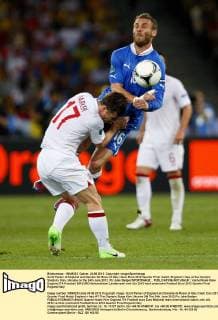 Scott Parker of England and Daniele De Rossi of Italy clash..Euro 2012 Quarter Final match, England v Italy at the Olympic Stadium, Kiev, Ukraine on the 24th June 2012. Pic Jake Badger SPORTIMAGE... EDITORIAL USE ONLY. No use with unauthorised audio, video, data, fixture lists, club league logos or live services. Online in-match use limited to 120 images, no video emulation. No use in betting, games or single club league player publications.