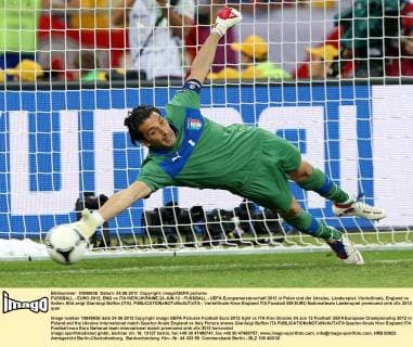 FUSSBALL - EURO 2012, ENG vs ITA KIEW,UKRAINE,24.JUN.12 - FUSSBALL - UEFA Europameisterschaft 2012 in Polen und der Ukraine, Länderspiel, Viertelfinale, England vs Italien. Bild zeigt Gianluigi Buffon (ITA). 
